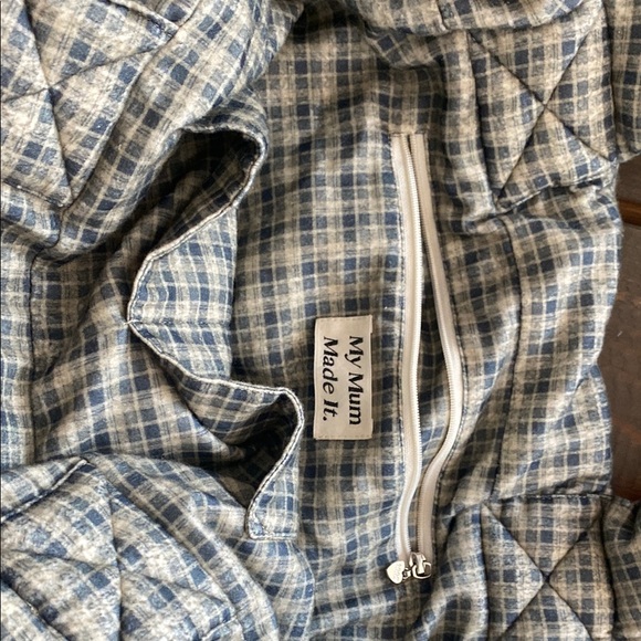 Blue and White Quilted Tote Bag with Puffy Texture - Picture 3 of 3